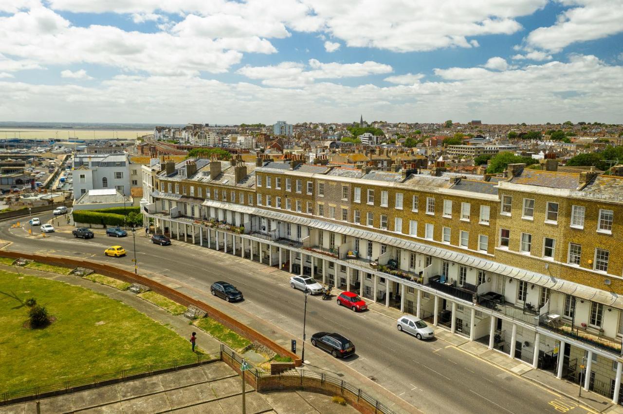 Beach View: Stunning Sea View & Balcony Apartment Ramsgate Exteriér fotografie